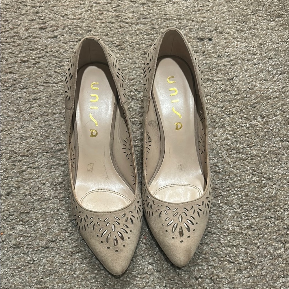 Unisa Women's Cream Heels